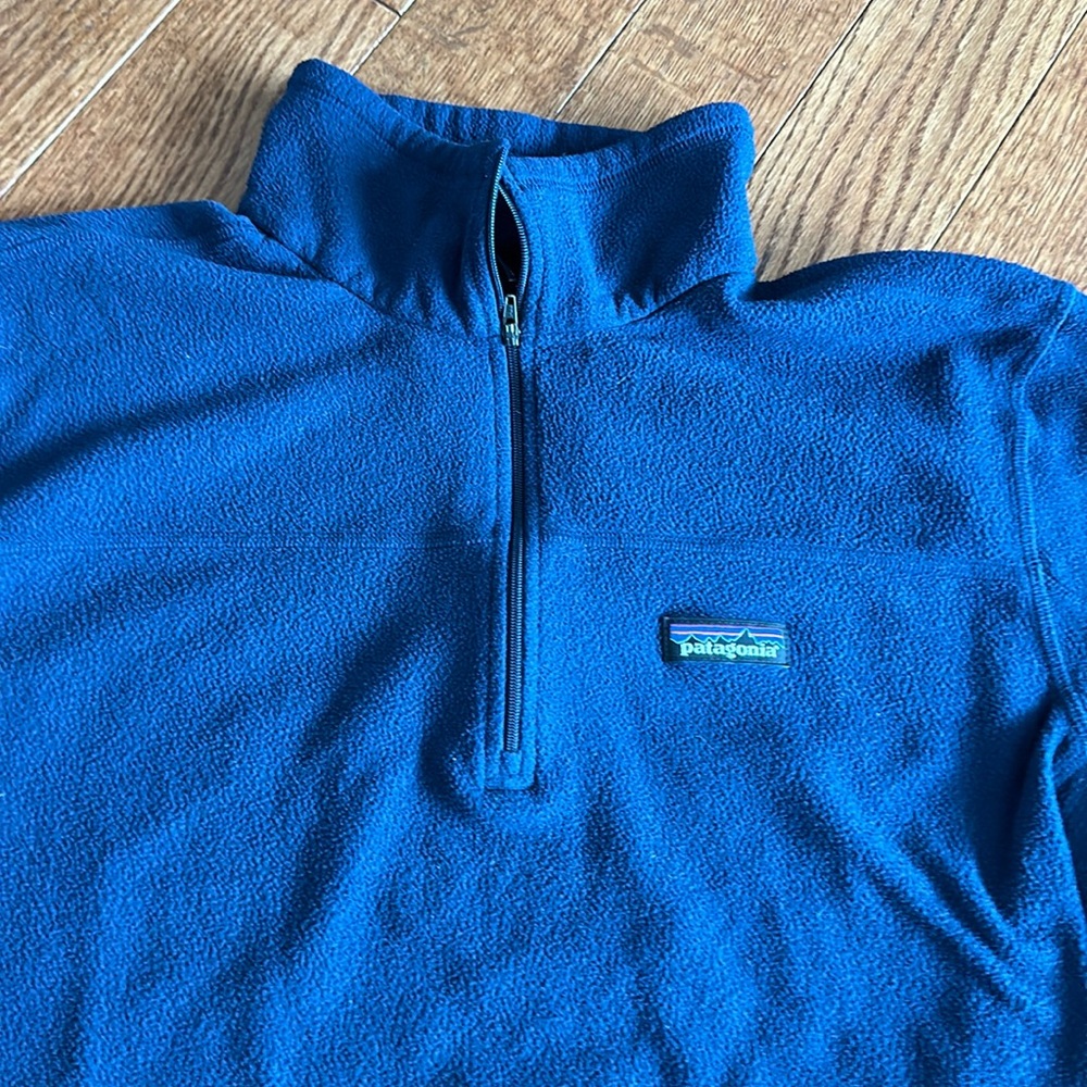 PATAGONIA QUARTER ZIP - BLUE LARGE TOP - SMOKE AND PET FREE HOUSE!!